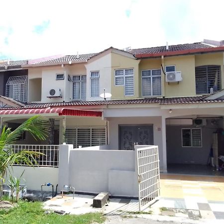 Holiday Home Bagan Lalang 5 Aircon كامبونغ باغان لالانغ المظهر الخارجي الصورة