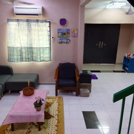 Holiday Home Bagan Lalang 5 Aircon كامبونغ باغان لالانغ المظهر الخارجي الصورة
